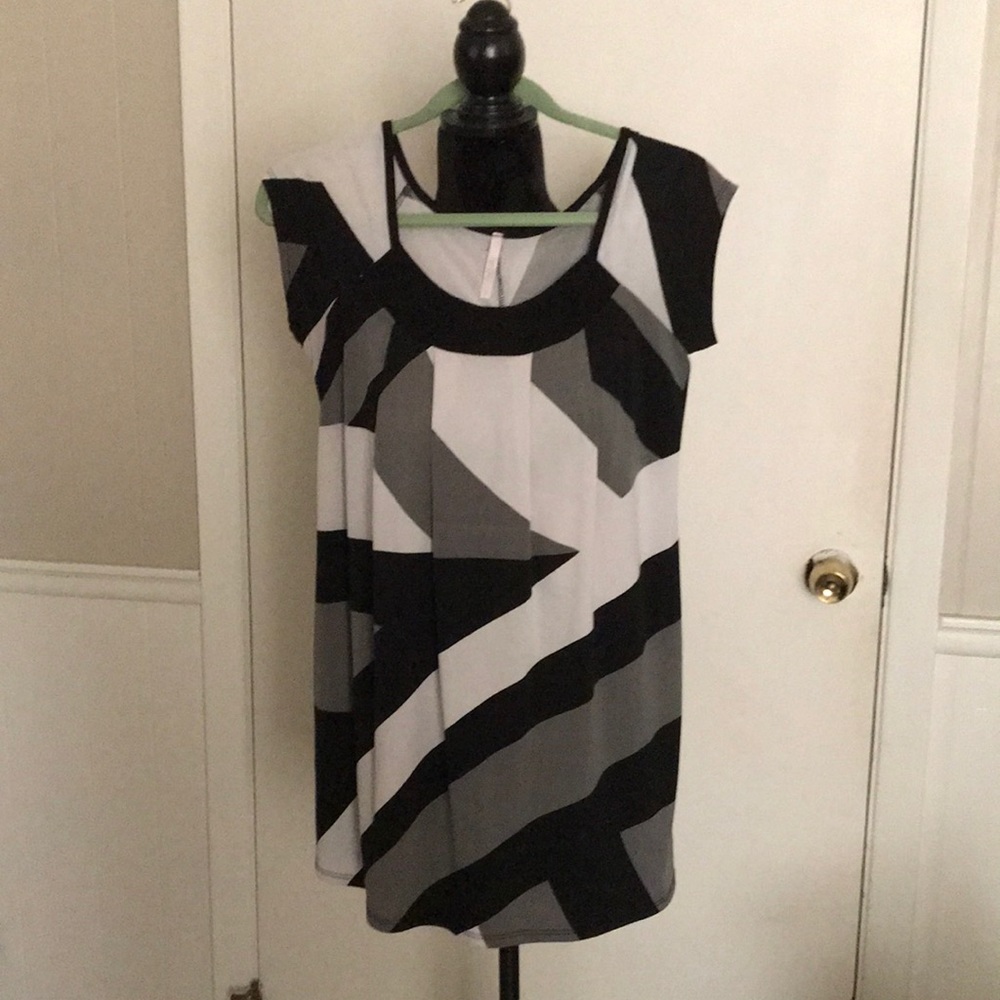 Closet Clean Out!! $5 Multi Tunic Size L